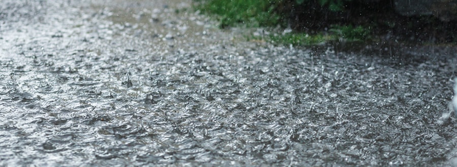 Pluie abondante. De la forte pluie en quantité significative est attendue.