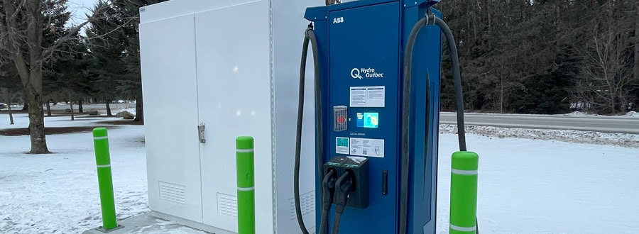 La Ville de Lachute est fière de franchir une étape supplémentaire vers un avenir plus vert et durable. La Ville annonce l’installation de deux nouvelles bornes de recharge de 180 kW pour véhicules électriques du Circuit électrique d’Hydro-Québec. Ces bornes sont désormais pleinement opérationnelles et installées au parc de la Halte-Routière, à l’intersection de la rue Principale et de la route 329, un emplacement stratégique pour les conducteurs en transit.