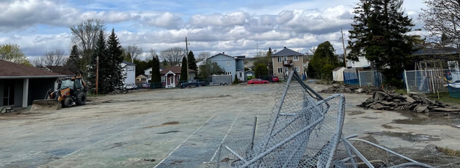 Début des travaux de réaménagement des terrains de tennis, de pickleball et de basketball au parc Ayers